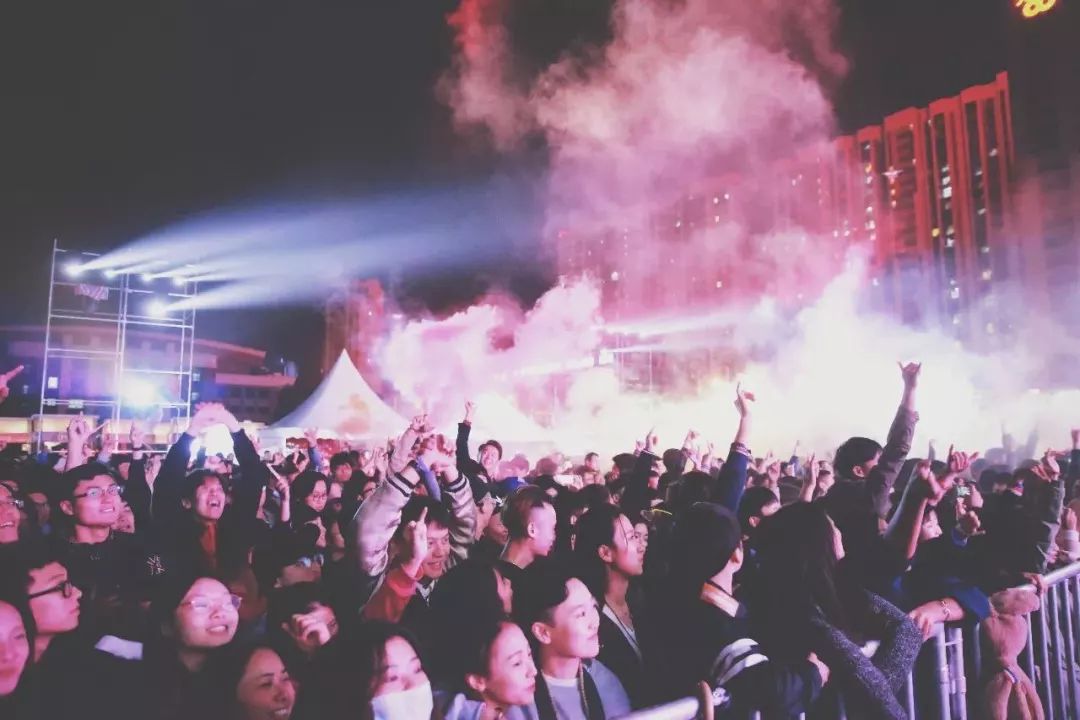 自从藏龙岛有了南延线,我就再没羡慕过别人家的学校!