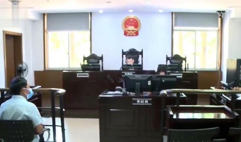 女子花6万元隆鼻被整歪,女子花4万鼻子被整歪