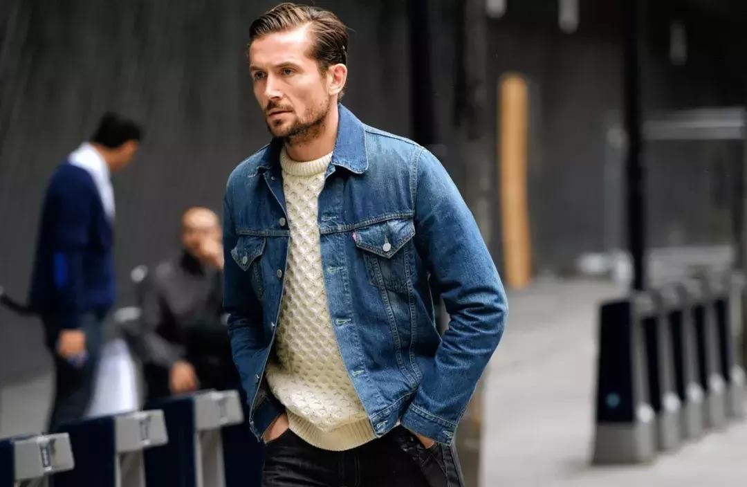 毛衣是冬季的基础单品,毛衣要更适合寒冬