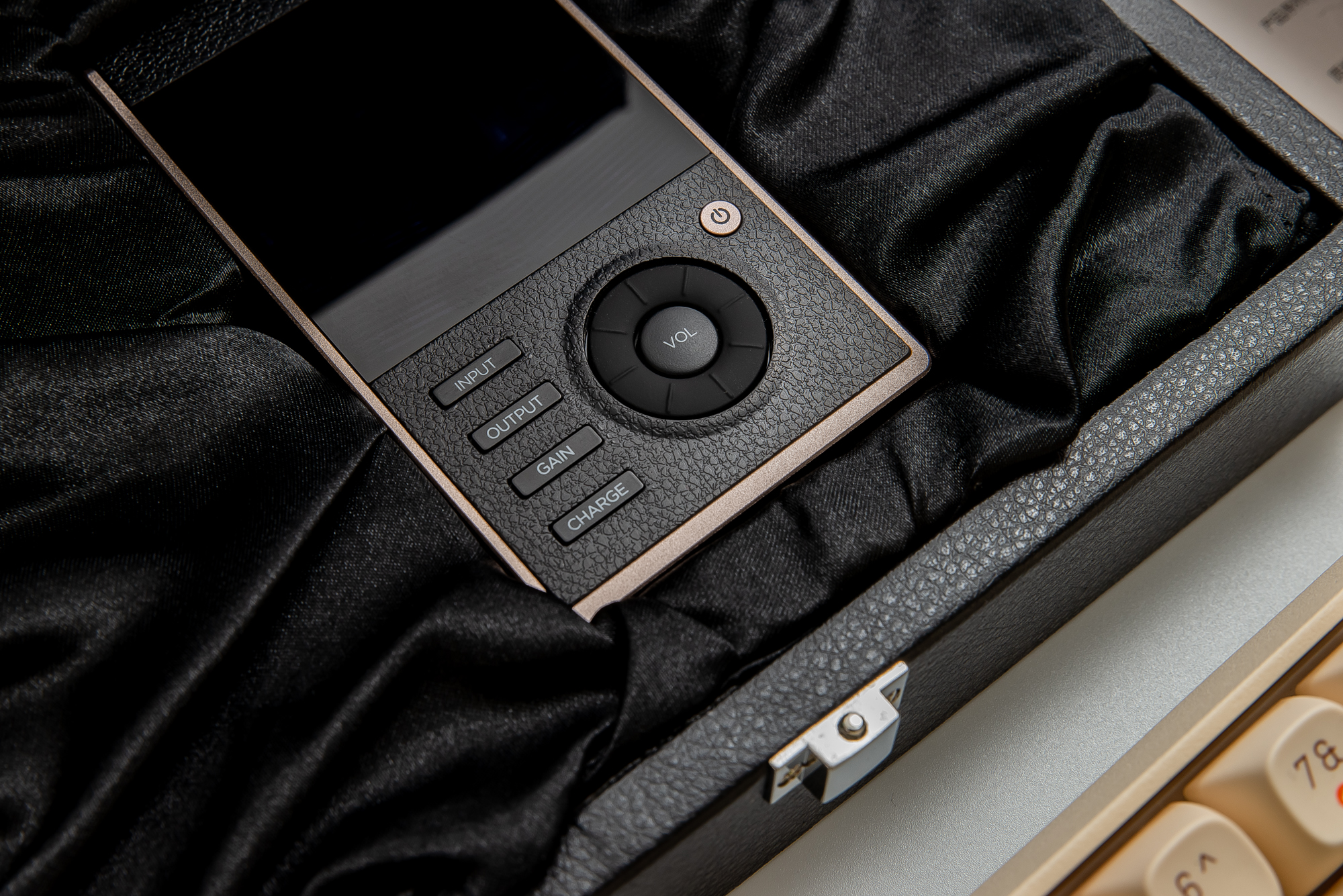 耳放dac芯片,自研芯片v3有望搭载到iqoo12吗