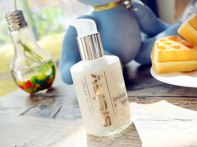 希思黎水乳和兰蔻极光乳液哪个好,希思黎全能乳和兰蔻面霜哪个更好