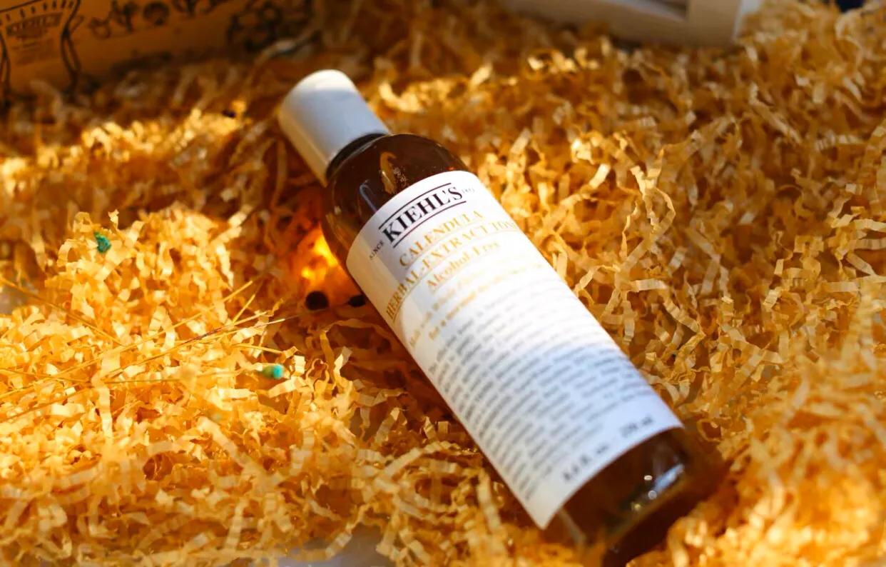 选择一款滋润度较弱的水乳,选一款好用的护肤品