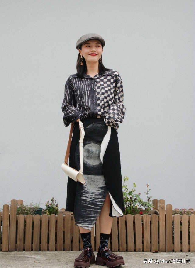 半身裙怎么穿才够好看,夏天黑色a字半身裙搭配什么鞋子