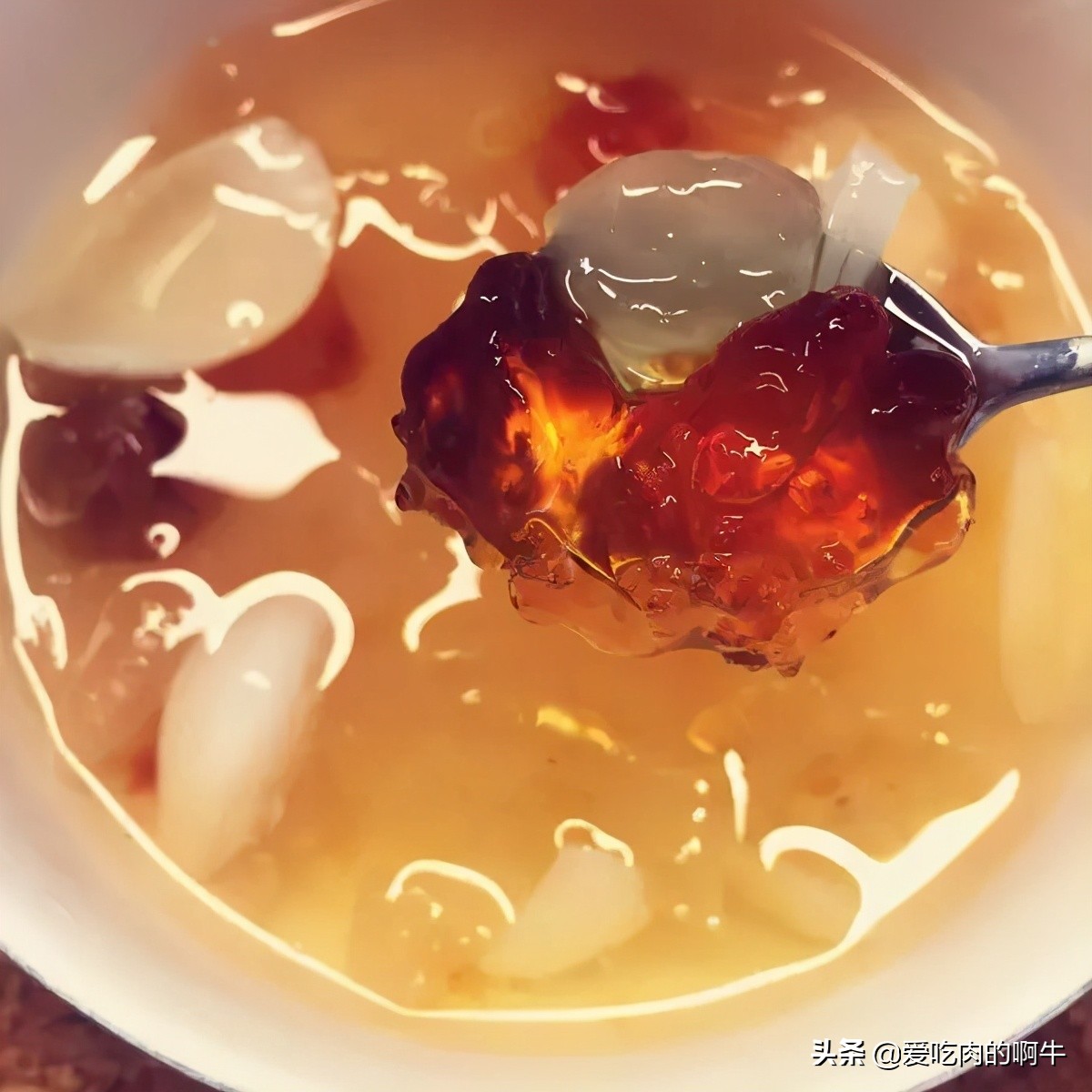 桃胶的正确做法和吃法图片,春天摘桃胶