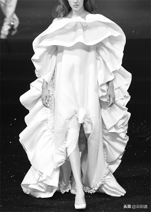 衣服裁剪制作女,服装立体裁剪稿子怎么做