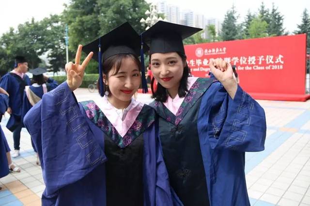 读二本是什么体验？沉默的二本学生道出真相：毕业就是基层打工人