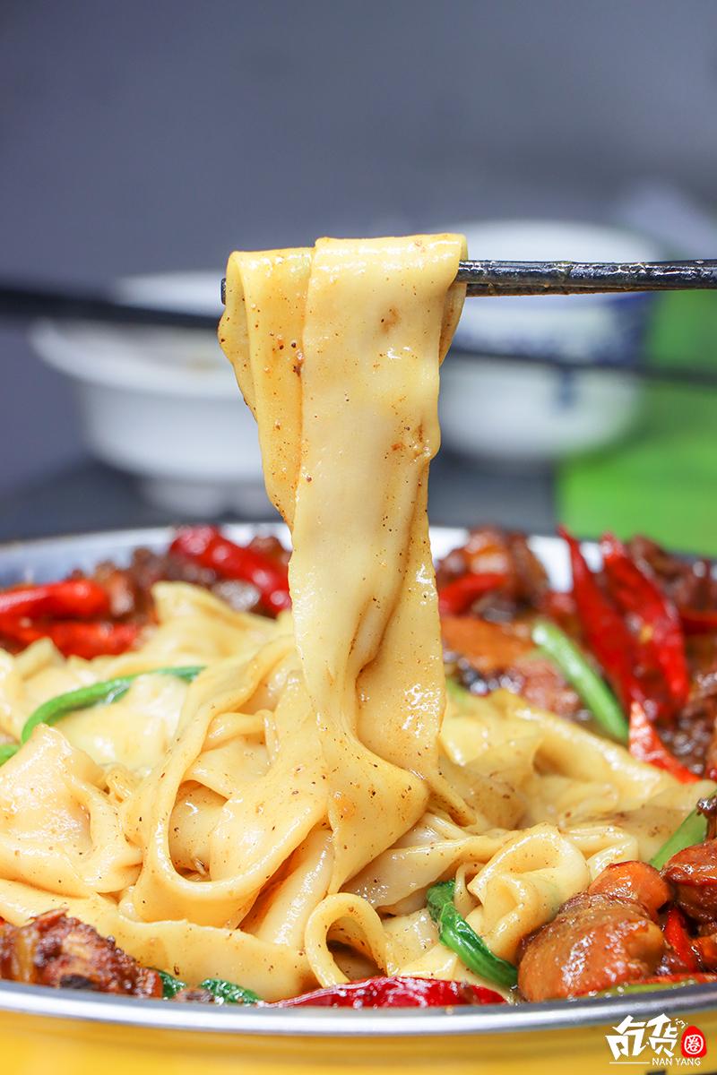 南阳西域大盘鸡,南阳市区西部来客大盘鸡