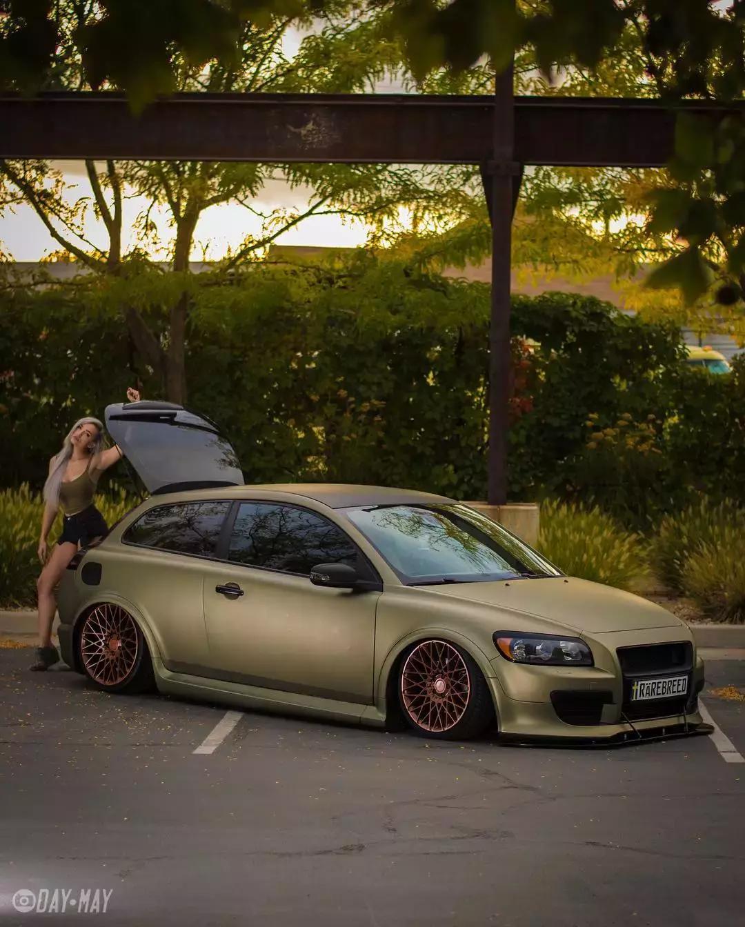 沃尔沃曾经最便宜又独特的双门车C30,没想到竟改装出如此姿态