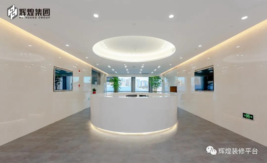 在这不平凡的一年、辉煌集团斩获装饰百强及多项荣誉