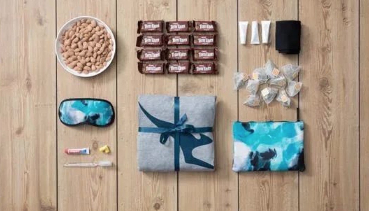 穷疯了？航空公司竟然也到街边卖油条