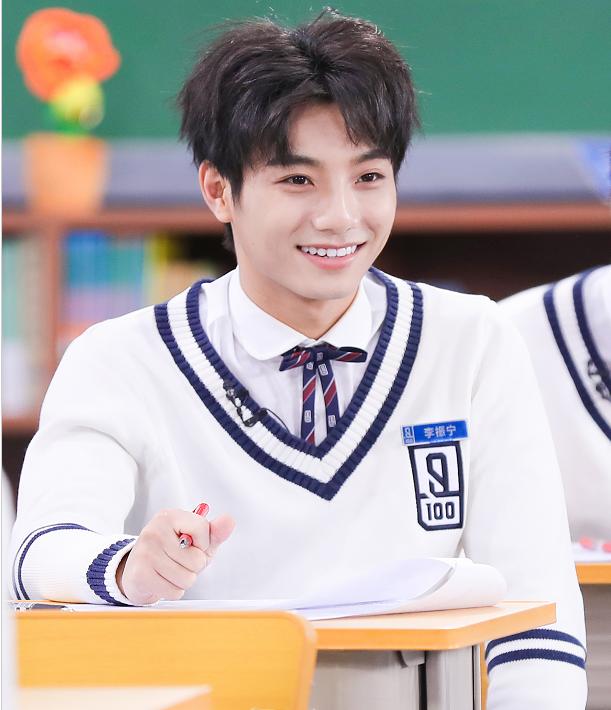 青春有你第一季李振宁,青春有你李振宁后退视频