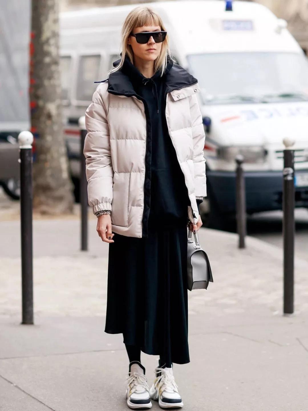 早春羽绒服穿搭又暖又时髦,轻薄羽绒服早春款