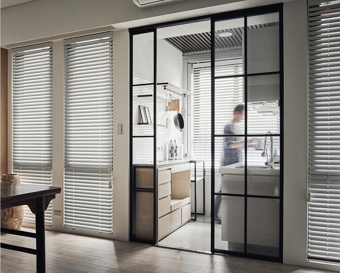 越来越多人把全屋吊顶“拉平”，学他家这样设计，入住就知有远见