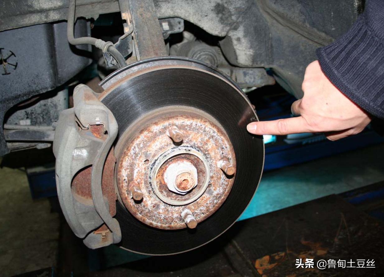 毂锐驰,碟刹刹车片在车上怎么看磨损