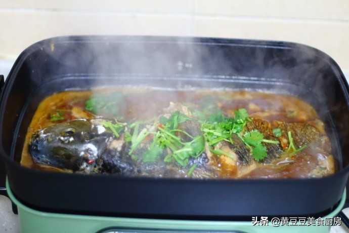 怎么做好吃又不辣的剁椒鱼,剁辣椒鱼火锅简单做法