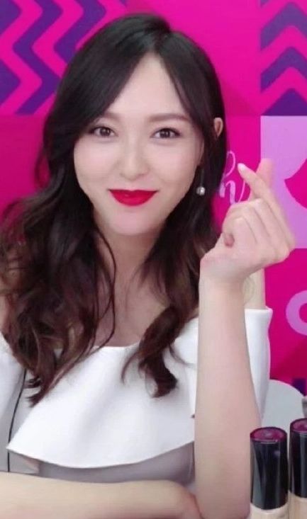 唐嫣和奚梦瑶飘忽不定的“肚子”,成了2019娱乐圈的两大谜团