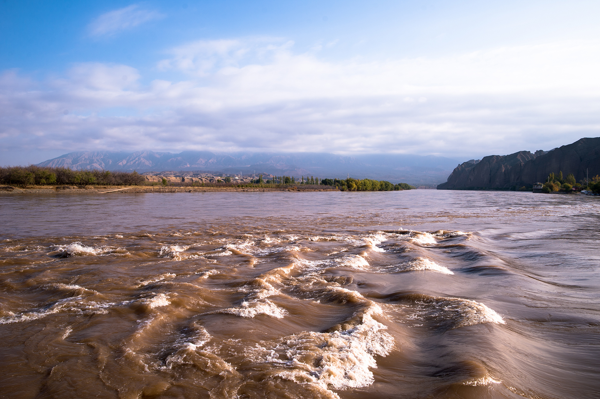 甘肃白银黄河石林，比云南石林更为壮观，堪称“中华自然奇观”
