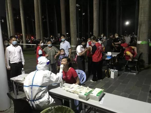 疫情防控党旗在基层高高飘扬,党旗在防疫阻击战中高高飘扬