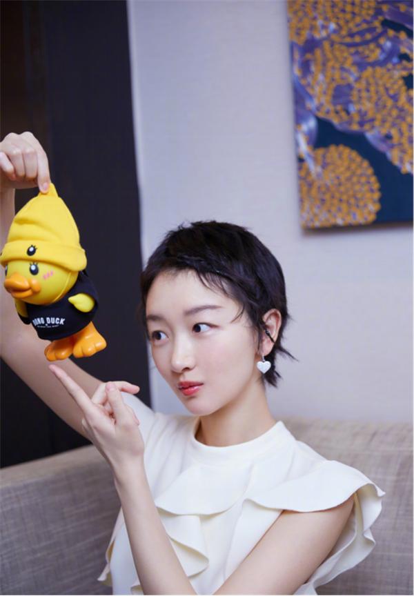 今年流行烫一款免打理减龄大气,2019流行懒人造型烫