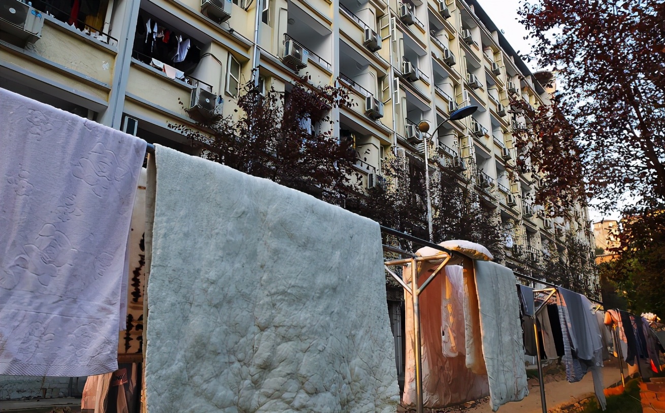 大学生晒被子的搞笑方式,盘点大学生花式“晒被子”名场面