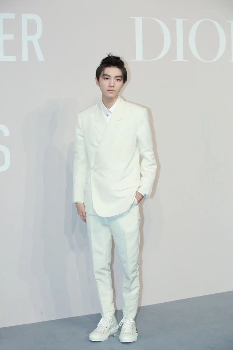 迪奥西装黄景瑜,迪奥代言人黄景瑜照片