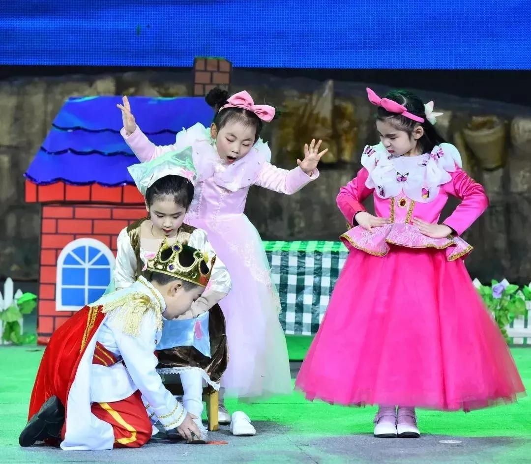 家长学子深情告白育文蒙特梭利幼儿园：最合适时间遇到最好的育文