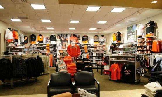 买衣服网上买好还是店里买好,买衣服是网上买好还是实体店买好