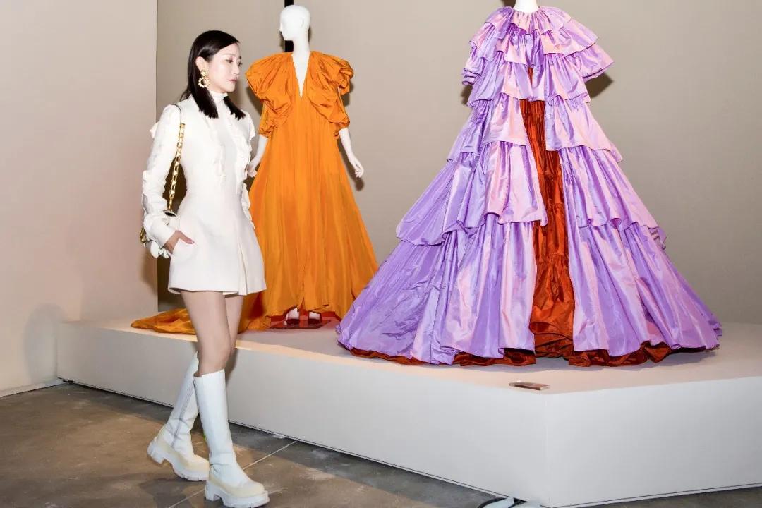 华伦天奴铆钉鞋绝美,华伦天奴绝美