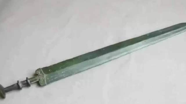 秦始皇究竟是怎么样的一个人,秦始皇陵的历史背景是什么