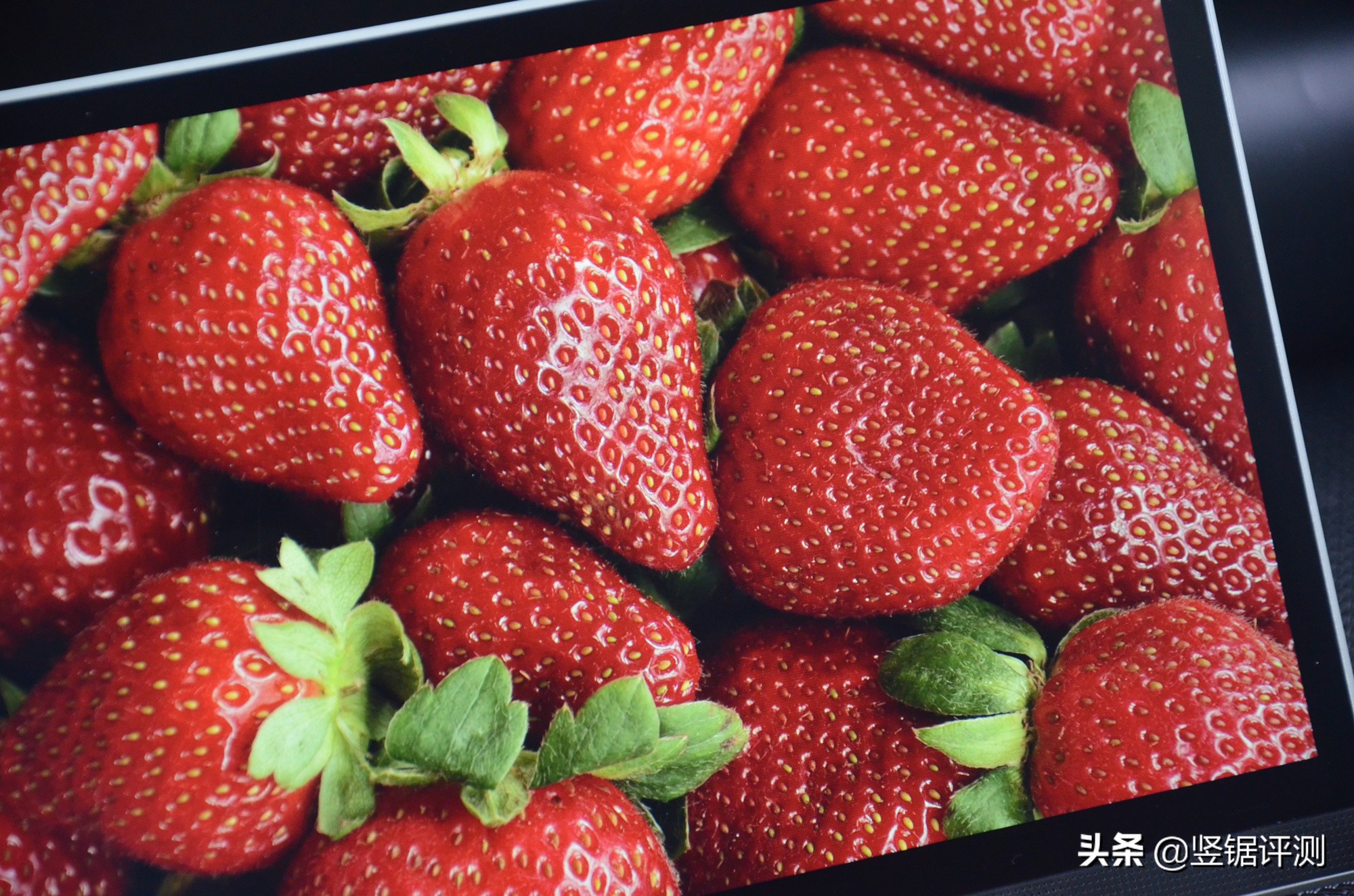 13.3寸1080p和2k,13.3英寸的屏幕搭载2k屏清晰吗