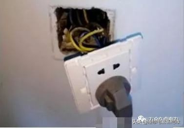 墙壁插座固定的盒子坏了怎么办,墙壁插座螺丝坏后修复方法