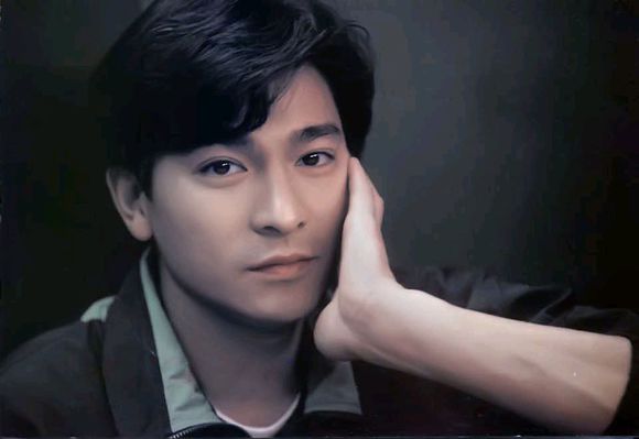 发型决定一个人颜值,发型帅气喷雾定型