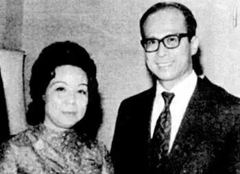 香港豪门最惨原配!生前帮贫穷小子成首富,死后还要被他利用?