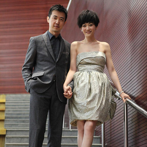 十年前，孙东海用艾滋针头抵住李小冉喉咙，李小冉被吓得崩溃大哭