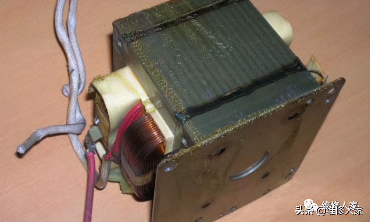 微波炉各个元器件测量,微波炉里的重要元器件