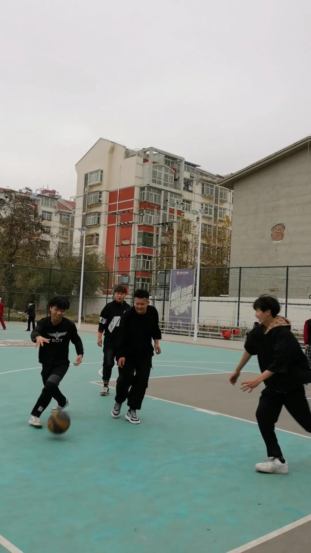 个子矮男生自卑应该怎么安慰,个子矮自卑怎么办男生