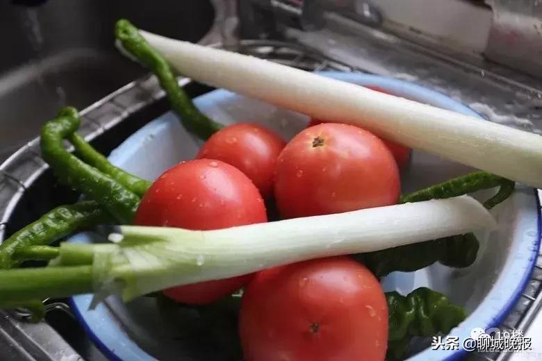 男方死活不离婚，只因女方好厨艺？网友：请你去找个保姆吧