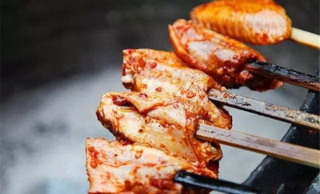 成都这座古城从不缺幻想和故事,四川藏着一个静谧古城