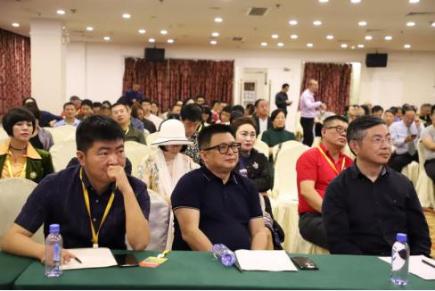 好一个德商小镇！如鹰展翅，只为凌空翱翔！