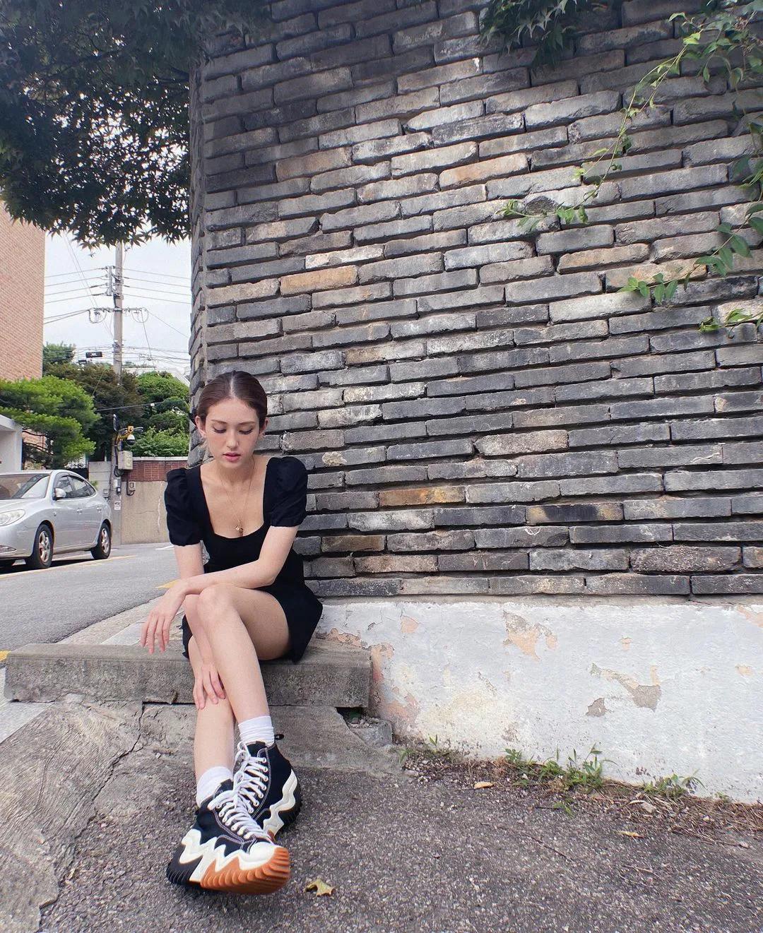 「人间芭比」爆火TikTok！酷爱电玩还是女鞋头？查收你们的新老婆