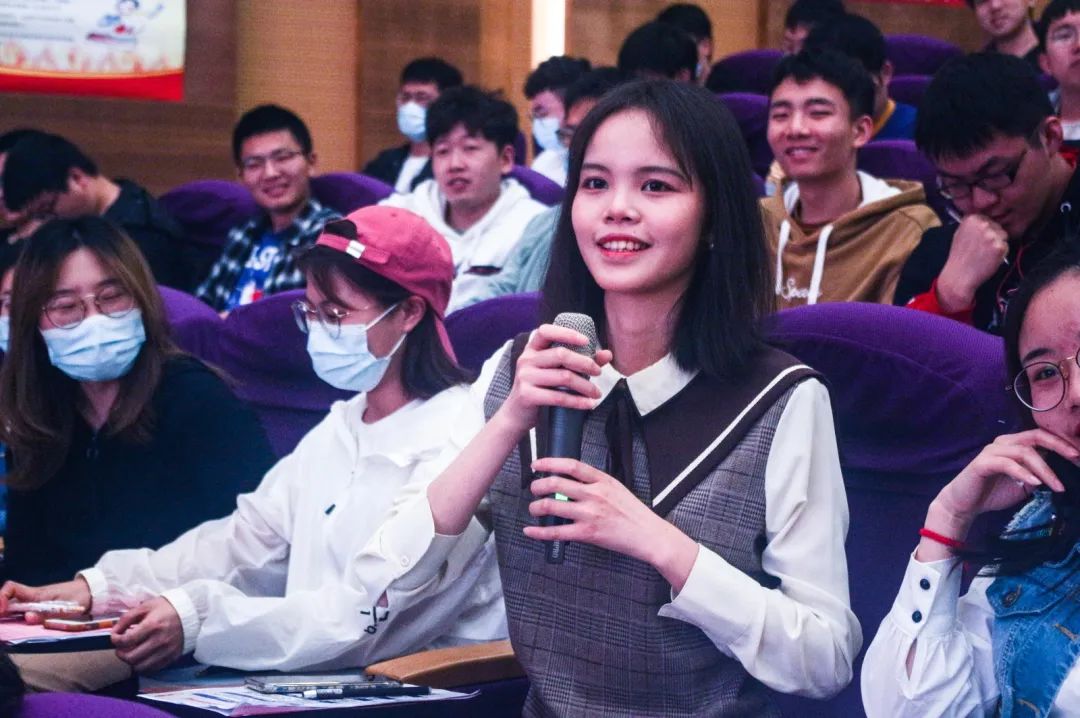 天河｜点赞过万！警花姐姐现身华工，向大学生传授《防骗秘笈》，速速围观