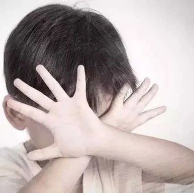 心理学怎么解释对小孩的恶意,心理学解释孩子的自卑