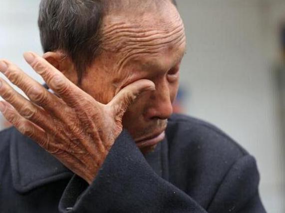 父亲那一声临终叹息背后的辛酸,作为父亲生活的无奈和心酸