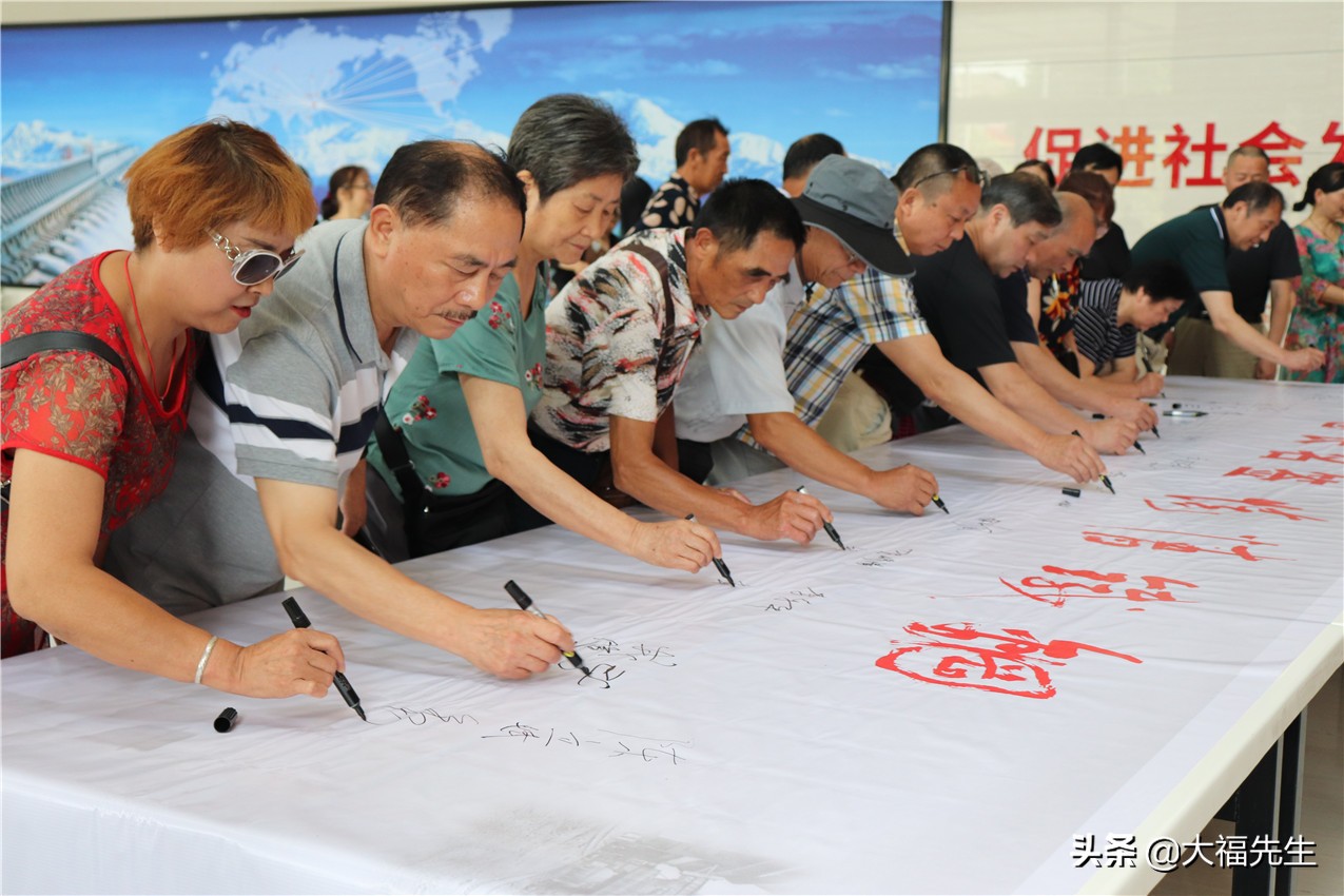 钢铁年代战友重逢,钢铁情怀