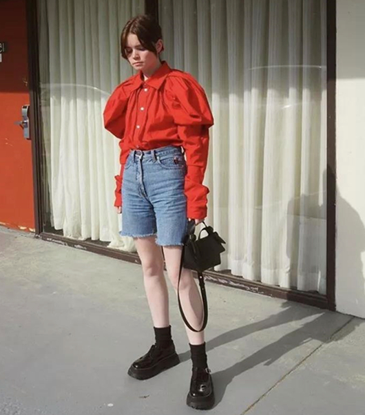 大腿粗就别穿超短裤了，不妨来条五分裤，孙怡乔欣尤其喜欢