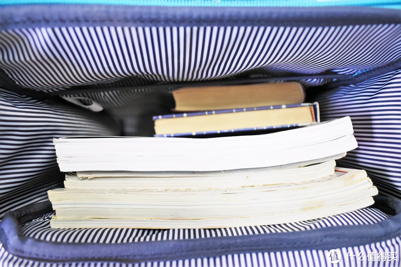 别让孩子输在起跑线，背上GMT for Kids挪威小方包，轻便 舒适 充裕