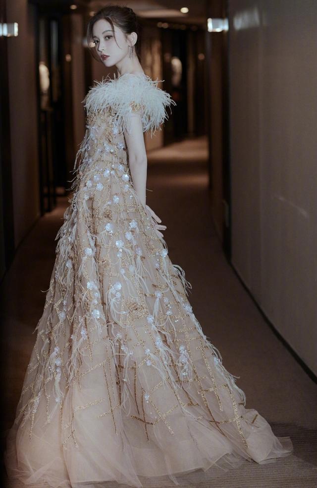 古力娜扎与泰国公主对比,古力娜扎撞衫泰国明星