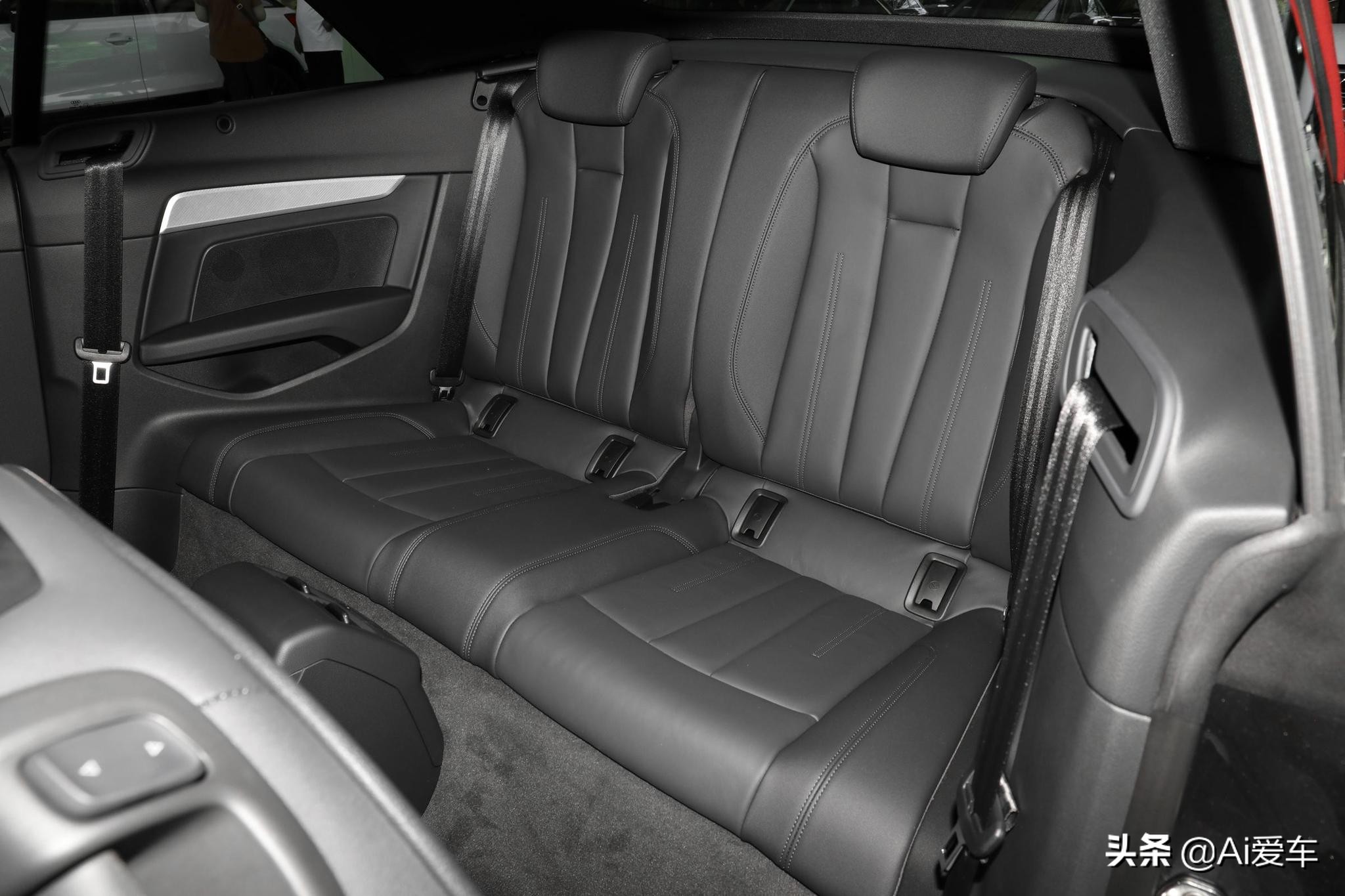 2门4座硬顶进口轿跑，大排量油耗6.4L，原装豪华品牌，实拍奥迪A5