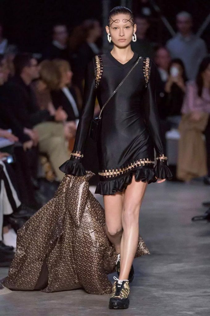 赵薇不为人知的故事,赵薇出席burberry视频