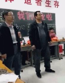 不联系的同学借钱怎么高情商回复,怎么回复借钱的同学